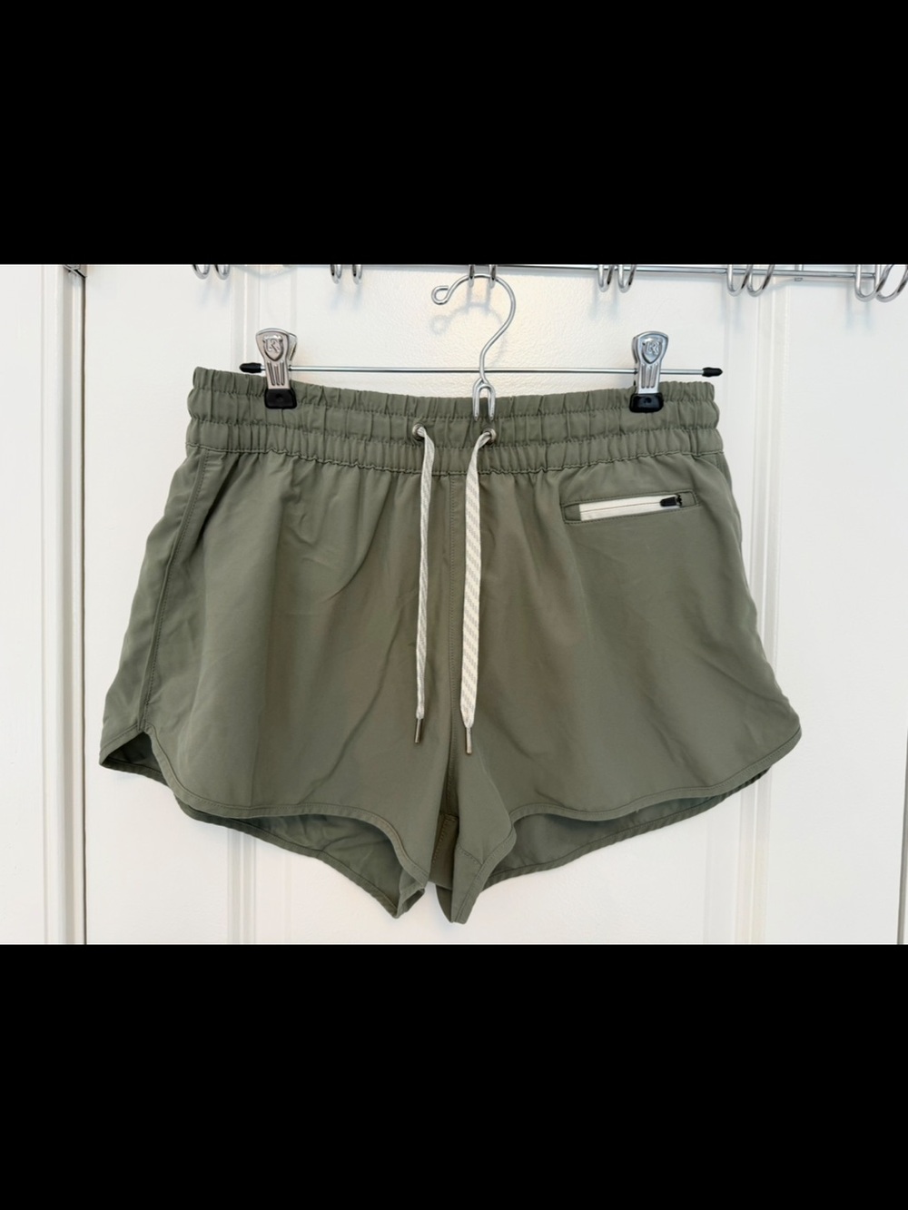 Vuori Olive Drawstring Women’s Active Shorts